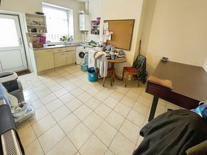 Kitchen Diner- click for photo gallery